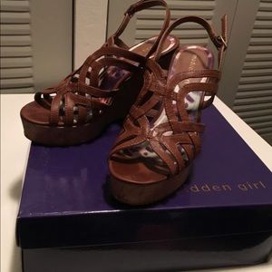 Madden Girl Wedge